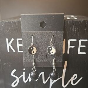 Chic Yin Yang Dangle Earrings in Black and White